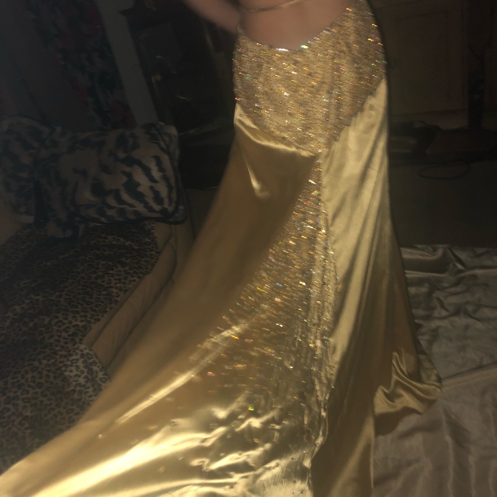 Dress - Picture 3 of 3